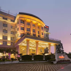 **** Отель Ramada Plaza By Wyndham, Chandigarh Индия