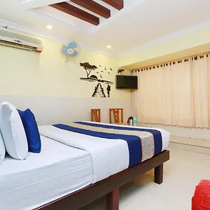 Hotel Oyo 5643 Malabar Plaza